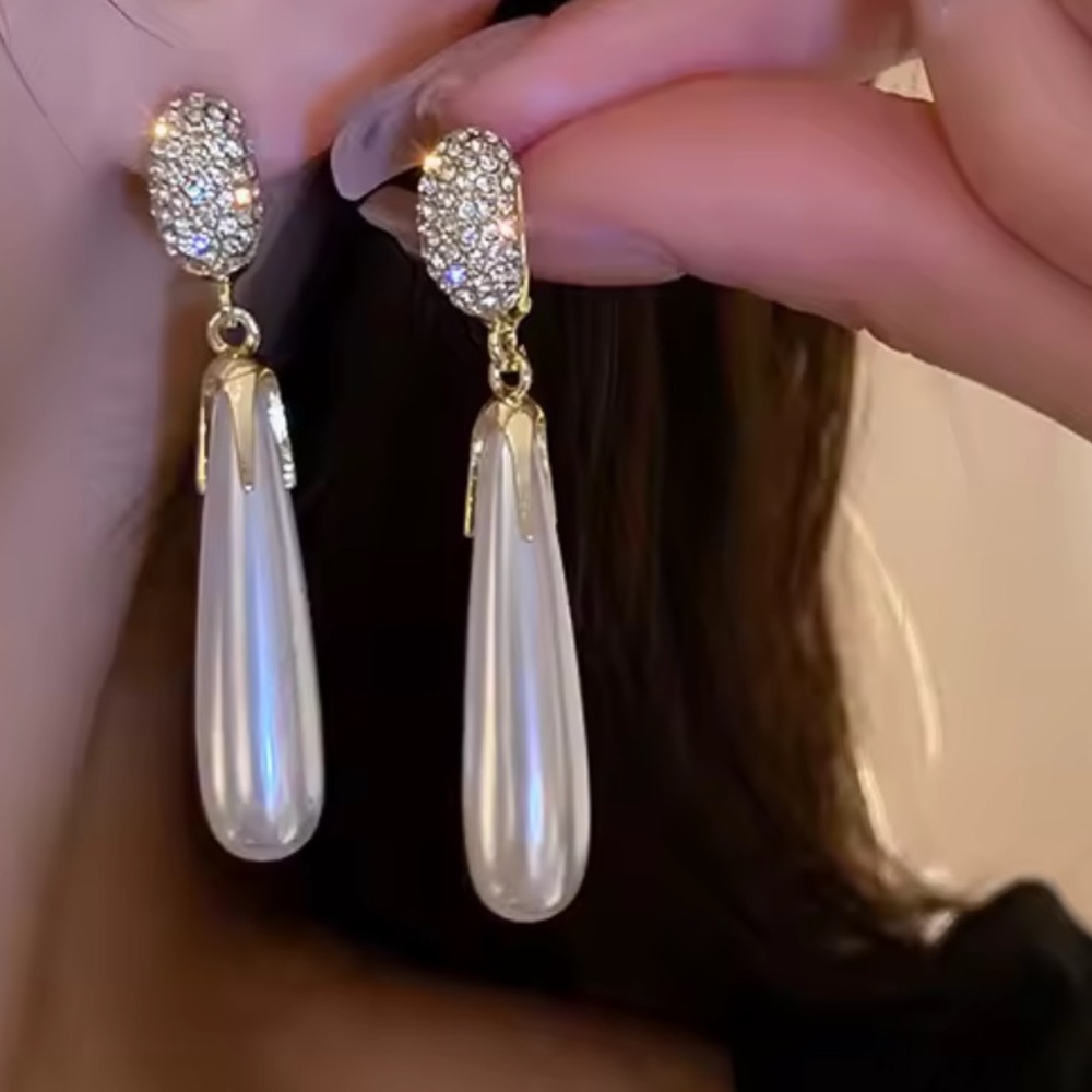Diamond and pearl unique lux Gold and Pearl Drop Earrings - Picture 3 of 6